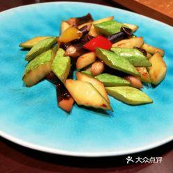 小喷菇吃瓜,小喷菇的瓜界探险记