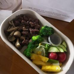 小喷菇吃瓜,小喷菇的瓜界探险记